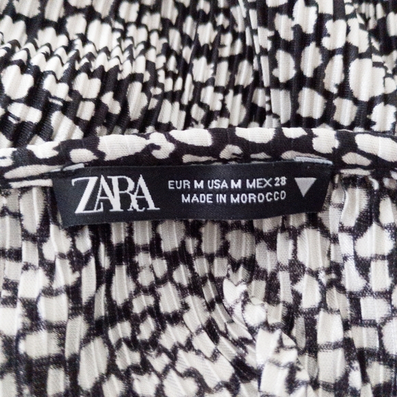 Zara Ruffle Top Size Medium - Picture 4 of 9